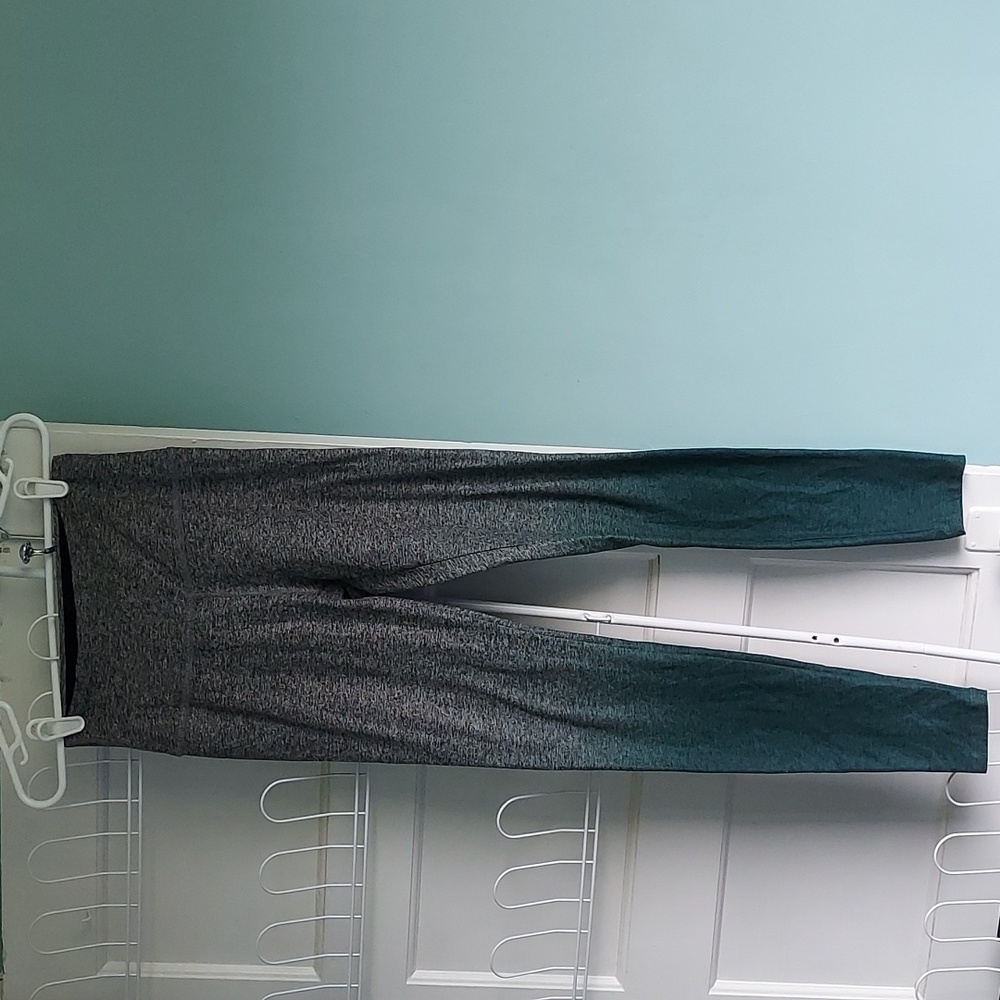 Beyond Yoga Gray & Green Ombre Space Dye Leggings Size Medium 30"